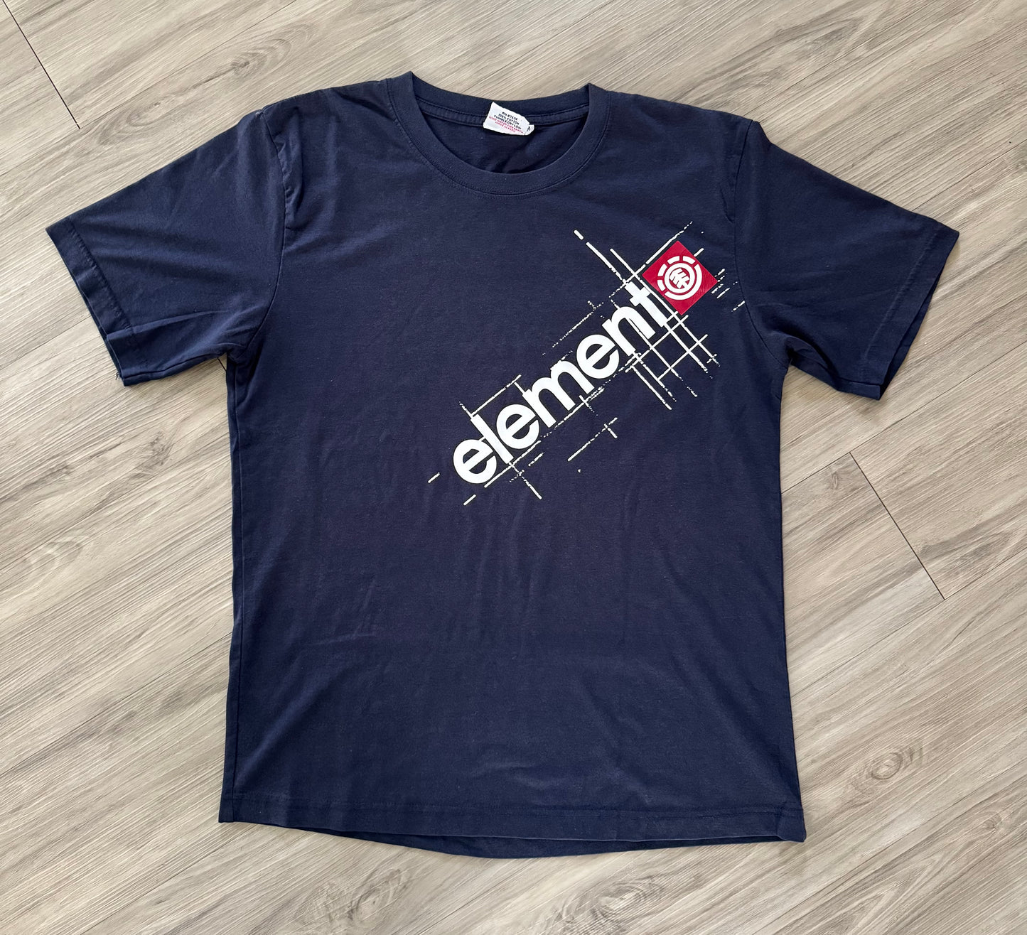 Element tee